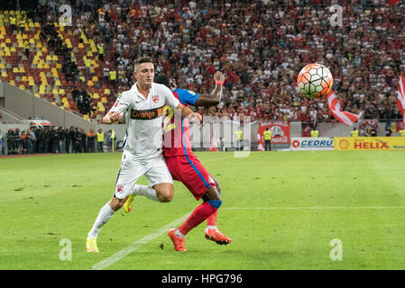 9. August 2015: Steliano Filip #7 von Dinamo Bukarest und Jean Sony Alcenat #22 von FC Steaua Bukarest in Aktion während der Liga, ich zwischen FC Steaua Bukarest ROU Vs FC Spiel, Dinamo Bukarest ROU im nationalen Arena Stadion, Rumänien ROU.  Foto: Cronos/Catalin Soare Stockfoto