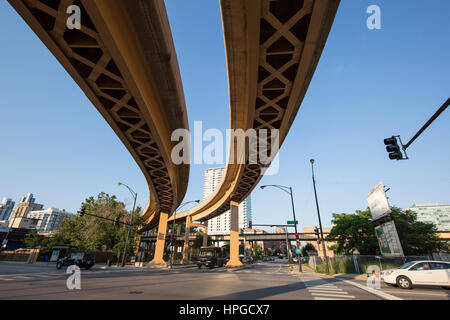 Obenliegende s-Bahngleise in Chicago. Stockfoto