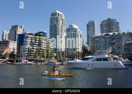 Surfen Sie, Paddeln in Vancouver Bucht Stockfoto