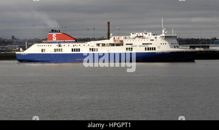 AJAXNETPHOTO. 29. FEBRUAR 2012. BIRKENHEAD, ENGLAND. -EX DFDS FÄHRE - BELFAST NACH BIRKENHEAD FÄHRE STENA LAGAN.  FOTO: JONATHAN EASTLAND/AJAX REF: D122902 2080 Stockfoto