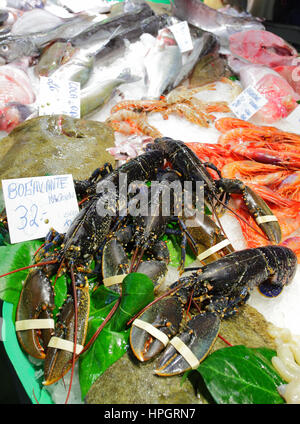 Frischer Hummer und Meeresfrüchte Fisch Marrket in Spanien Stockfoto
