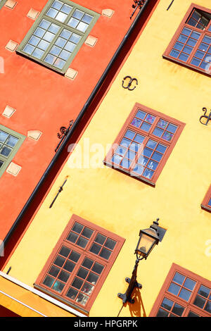 Wände von zwei stellen die berühmtesten Häuser am Stortorget in Stockholm, Schweden Stockfoto