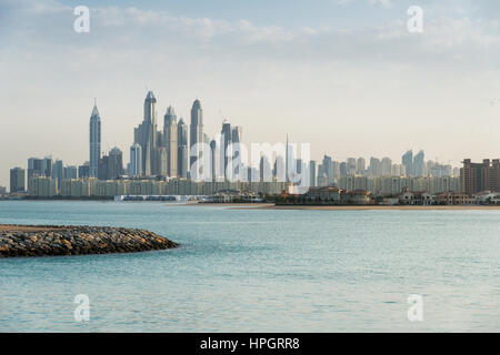 Blick auf die Dubai Marina von Palm island Stockfoto