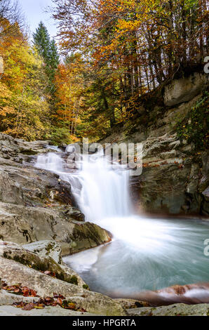 Wasserfall von Cube, Selva de Irati, Navarra Stockfoto