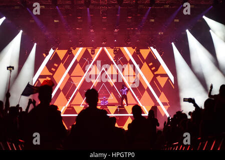 Cluj-Napoca, Rumänien-8. August 2016: Dj Afrojack mischen live auf der Bühne während des unzählige Festivals. Schöne Beleuchtung im Hintergrund Stockfoto