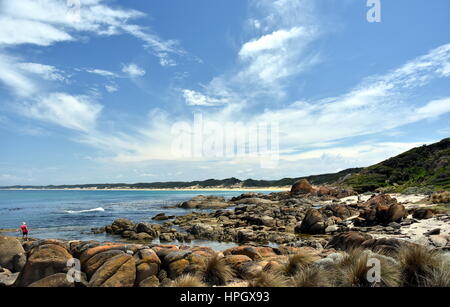 Blick auf die Küste von Cape Conran Coastal Park im Sommer, Marlo in Victoria, Australien. Cape Conran Coastal Park ist ein Küstenreservat in der Nähe von Marl Stockfoto