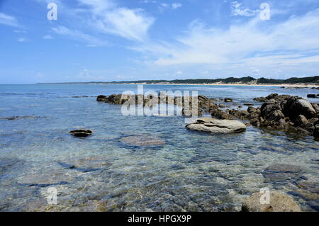 Blick auf die Küste von Cape Conran Coastal Park im Sommer, Marlo in Victoria, Australien. Cape Conran Coastal Park ist ein Küstenreservat in der Nähe von Marl Stockfoto