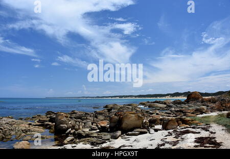 Blick auf die Küste von Cape Conran Coastal Park im Sommer, Marlo in Victoria, Australien. Cape Conran Coastal Park ist ein Küstenreservat in der Nähe von Marl Stockfoto