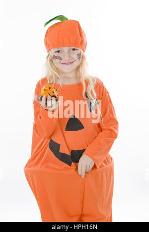 Model Release, näher Im Kuerbiskostuem, Halloween - Mädchen in Kürbis Kostüm, Halloween Stockfoto