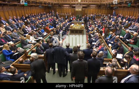 Der Sitzungssaal während des Premierministers Fragen in das House Of Commons in London. Stockfoto