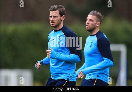 Tottenham Hotspur Jan Vertonghen (links) und Toby Alderweireld während des Trainings am Trainingsgelände Enfield, London. Stockfoto