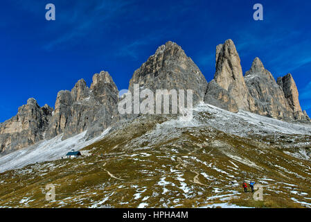 Südwand des Drei Zinnen Berge, Tre Cime di Lavaredo, Drei Zinnen, Sextener Dolomiten, Südtirol, Trentino-Alto Adige, Italien Stockfoto