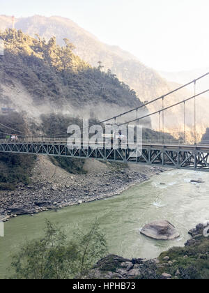 Alten Trishuli Brücke in Trishuli Fluss, die Brücke die verbindenden Kathmandu und Pokhara für den täglichen Transport. Stockfoto