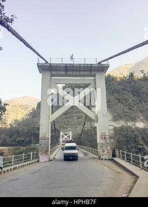 Alten Trishuli Brücke in Trishuli Fluss, die Brücke die verbindenden Kathmandu und Pokhara für den täglichen Transport. Stockfoto