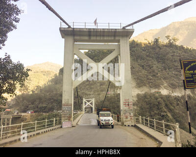 Alten Trishuli Brücke in Trishuli Fluss, die Brücke die verbindenden Kathmandu und Pokhara für den täglichen Transport. Stockfoto