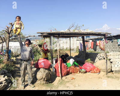 Alltag auf der Slum-Gegend nahe der Stadt Pokhara in Nepal. Stockfoto