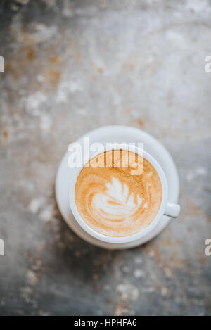 Frisch zubereitete Kaffee mit Milchschaum Stockfoto