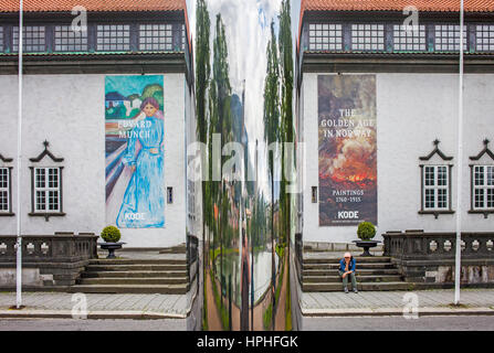 Skulptur und Fassade des Kunstmuseum von Bergen, Fassade von Kode 3, Rasmus Meyer Kollektion, Bergen, Norwegen Stockfoto