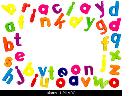 Kunststoff bunten Kunststoff-Buchstaben auf weißem Hintergrund mit Exemplar Stockfoto