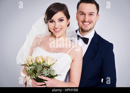 Porträt von jung und fröhlich nur Ehepaar Stockfoto