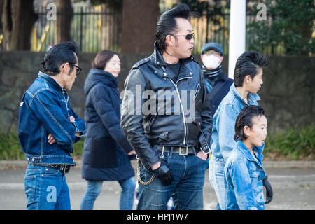 Tokyo Rockabilly Club-Mitglieder im Yoyogi Park, Shibuya, Tokyo, an einem Sonntag Nachmittag. Stockfoto