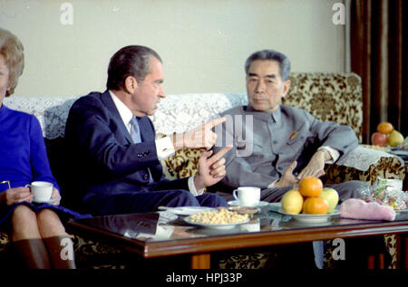 Präsident RICHARD NIXON mit chinesischen Premier Chou-Enlai während seiner 1972 Besuch nach China.  Foto: White House offizielle Stockfoto