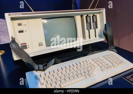 Philips P2000C tragbarer Personalcomputer, 1982 gestartet.  Konzipiert als ein CP/M Computer, lief es später MS-DOS. Stockfoto