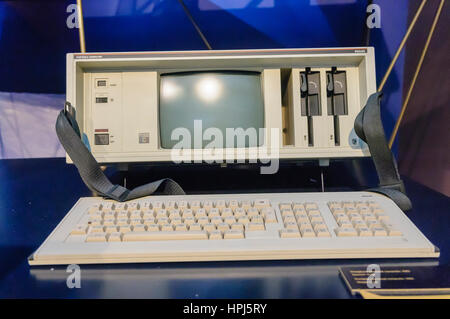 Philips P2000C tragbarer Personalcomputer, 1982 gestartet.  Konzipiert als ein CP/M Computer, lief es später MS-DOS. Stockfoto