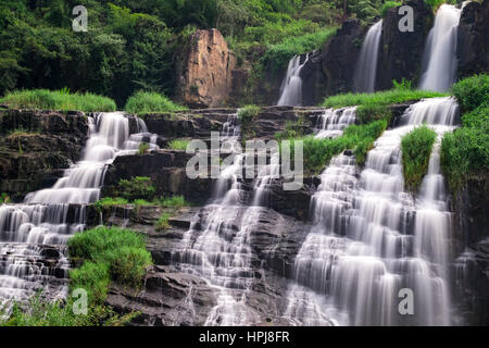 LAM DONG Vietnam 9. November 2015. Pongour Wasserfall in Vietnam Stockfoto