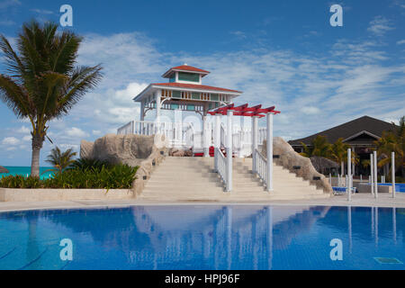 Santa Maria, Kuba - Januar 31,2017: Schwimmbad im Hotel Gaviota Cayo Santa Maria.Cuba wichtigste Wirtschaftszweig geworden, Reise- und Tourismusbranche. Stockfoto