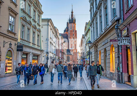 Florianska Straße, im Hintergrund St. Marys Kirche, Krakau, Polen Stockfoto
