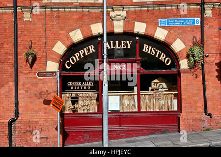 Copper Alley Bistro, typisch irischer Pub, Glasfenster, rote Ziegelsteine, außen. Dublin, Republik Irland, Europa, Europäische Union. Reiseziele. Stockfoto