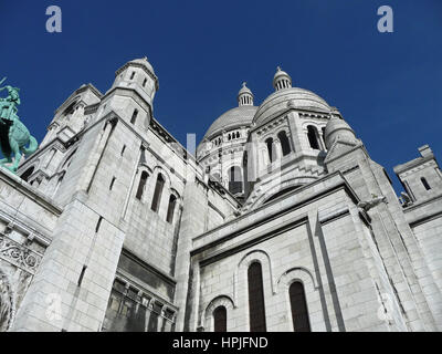 Sacre-Coeur Basilika, Montmartre, Paris mit klaren blauen Himmel Hintergrund. Stockfoto