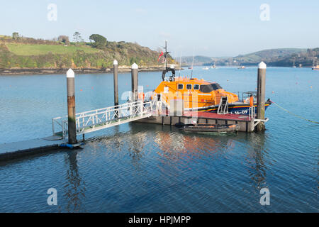 Salcombe alle Wetter Rettungsboot, Baltic Exchange Lll, auf ein Ponton festmachen in Salcombe Stockfoto