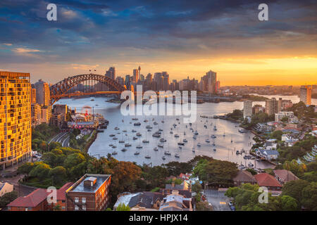 Sydney. Stadtbild Bild von Sydney, Australien mit Harbour Bridge und Sydney Skyline bei Sonnenuntergang. Stockfoto