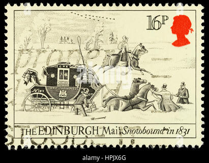 Vereinigtes Königreich - CIRCA 1984: Eine gebrauchte Briefmarke gedruckt in Großbritannien feiert den zweihundertsten Jahrestag der ersten Postkutsche Run zeigt das Edinburgh-Mai Stockfoto