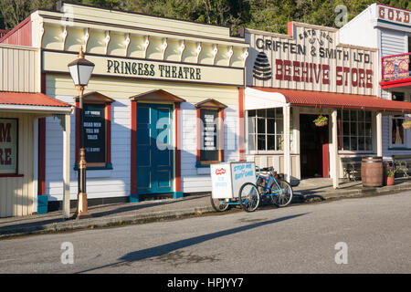 Greymouth, West Coast, New Zealand. Historischen Theater und Store im Elendsviertel, Erholung von einem 19. Jahrhundert Gold-Bergbausiedlung. Stockfoto