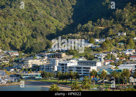 Picton, Marlborough, Neuseeland. Blick auf die Uferpromenade von Hang Sicht auf Queen Charlotte Drive. Stockfoto