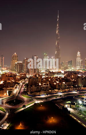 Skyline von Dubai in der Nacht vom Südgrat in Business Bay, Dubai, Vereinigte Arabische Emirate Stockfoto