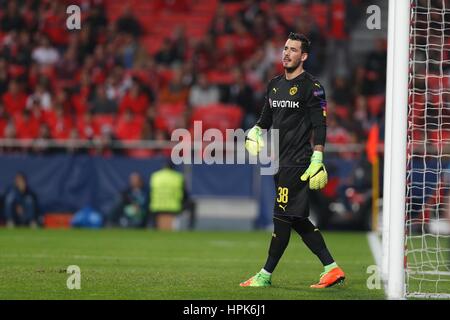 Lissabon, Portugal. 14. Februar 2017. Roman Burki (Dortmund) Fußball: UEFA Champions League Runde der 16 1. Bein match zwischen SL Benfica 1: 0 Borussia Dortmund im Estadio Do SL Benfica in Lissabon, Portugal. Bildnachweis: Mutsu Kawamori/AFLO/Alamy Live-Nachrichten Stockfoto