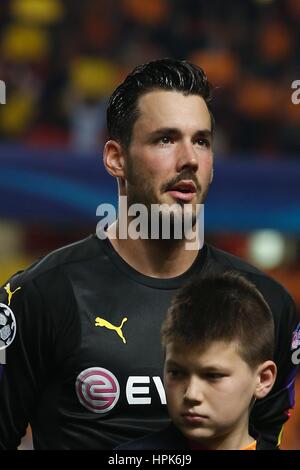 Lissabon, Portugal. 14. Februar 2017. Roman Burki (Dortmund) Fußball: UEFA Champions League Runde der 16 1. Bein match zwischen SL Benfica 1: 0 Borussia Dortmund im Estadio Do SL Benfica in Lissabon, Portugal. Bildnachweis: Mutsu Kawamori/AFLO/Alamy Live-Nachrichten Stockfoto