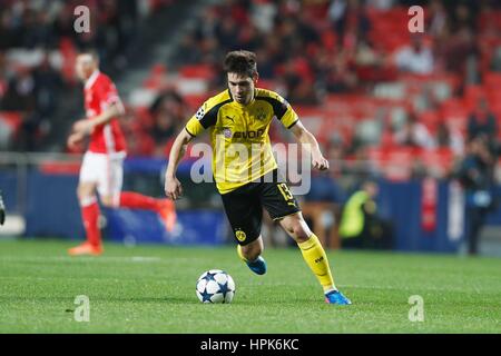 Lissabon, Portugal. 14. Februar 2017. Raphael Guerreiro (Dortmund) Fußball: UEFA Champions League Runde der 16 1. Bein match zwischen SL Benfica 1: 0 Borussia Dortmund im Estadio Do SL Benfica in Lissabon, Portugal. Bildnachweis: Mutsu Kawamori/AFLO/Alamy Live-Nachrichten Stockfoto