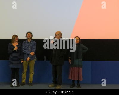 Dublin, Irland. 22. Februar 2017. Dublin, 2017-02-20, Regisseure und Autoren Neasa Ní Chianáin und David Rane (links) neben den Hauptfiguren John und Amanda (rechts) von ihrem Dokumentarfilm "In Loco Parentis" nach der Vorführung ihres Films in Dublin International Filmfestival 2017 Credit: Reinhard Doberstein/Alamy Live News Stockfoto