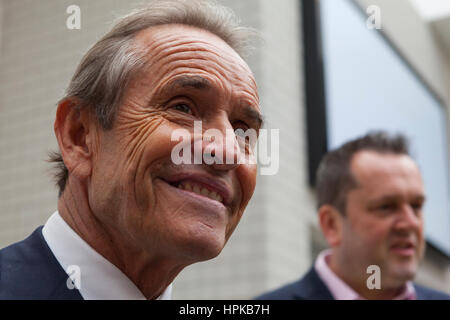 London, UK. 23. Februar 2017. Le-Mans-Legende Jacky Ickx eröffnet ersten historischen Motorsport zeigen. ExCel, London UK 23. Februar 2017. Bildnachweis: Steve Parkins/Alamy Live-Nachrichten Stockfoto