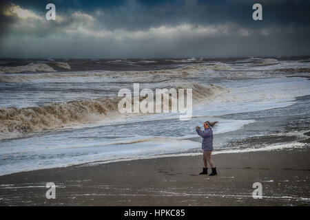 Aberystwyth, Wales, UK. 23. Februar 2017. Großbritannien Wetter. Doris Sturm trifft Aberystwyth West Wales Credit: Andrew Chittock/Alamy Live-Nachrichten Stockfoto