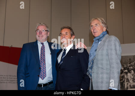 Phto-Call mit Jacky Ickx, Derek Bell und Jurgen Barth bei der Ickx Icon Collection während der 2017, London Classic Car Show. Stockfoto