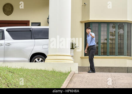 Kuala Lumpur, Malaysia. 24. Februar 2017. Ein Iinterpreter von Nordkorea Botschaft an der nordkoreanischen Botschaft in diesem Morgen abgebildet. Die Botschaft ist beschwerte sich eines Südkorea Zeitung HanKyoreh durch ihre Lügen über ihre Artikel am 24. Februar 2017 in Kuala Lumpur, Malaysia. Bildnachweis: Chris Jung/ZUMA Draht/Alamy Live-Nachrichten Stockfoto