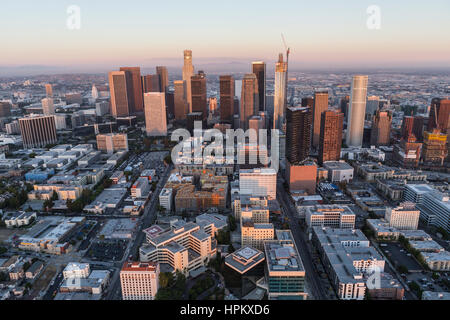 Los Angeles, Kalifornien, USA - 21. Juli 2016: Dämmerung Antenne von Downtown Los Angeles. Stockfoto