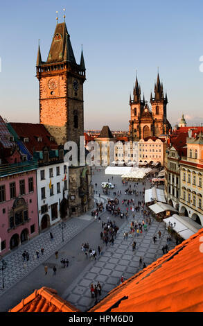 Der Altstädter Ring mit der alten Stadt Councilhouse und der Teynkirche. Prag. Tschechische Republik Stockfoto