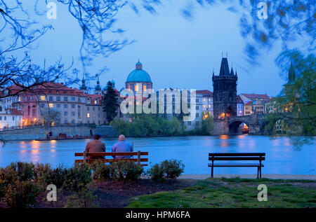 Altstadt und Vltava (Moldau), von Malá Strana gesehen. Bei richtigen Charles Bridge.Prague. Tschechische Republik Stockfoto